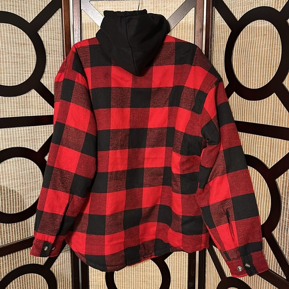 Woodland Creek Men's Quilted Flannel Jacket With Hood in Red/Black Plaid size L - Picture 5 of 11